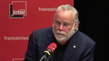 Michael Connelly raconte la policière de Los Angelès, Mitzi Roberts, qui a inspiré le personnage de Renée Ballard : “Dès que j’écrivais un chapitre, je lui envoyais et elle revenait vers moi en me disant ce qu’elle dirait : les mots, l’argot”