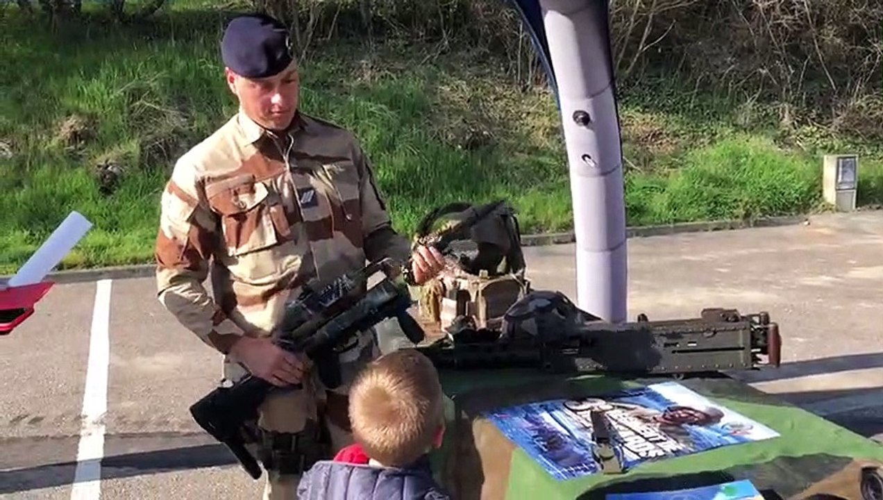 Pange : le 3e régiment de Hussards de Metz restituent leur mission au Mali aux écoliers de CM2