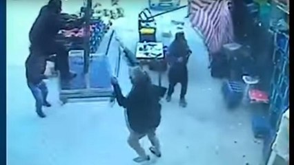 ВИДЕО: турок улетел с порывом ветра на большом зонте