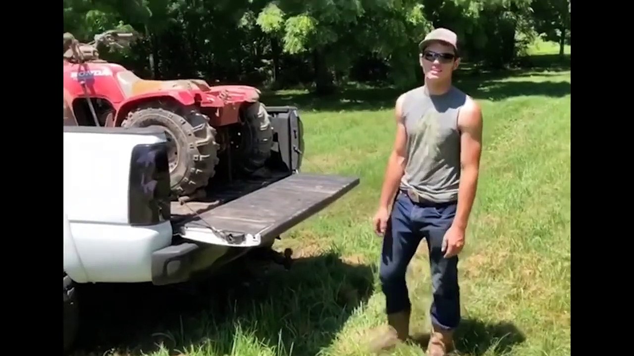 Unload and Load Fails & Wins _ How You Should Not Unload Your Vehicle