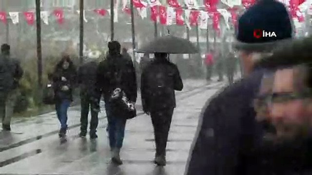 Baharı bekleyen Sivas'ta Mart ayında kar sürprizi