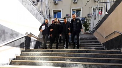 Balıkesir'den geldi, çocukluk arkadaşını öldürdü