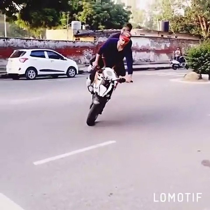 Best ever ktm stunt - Crazy stuff on a main road! With traffic and no helmet
