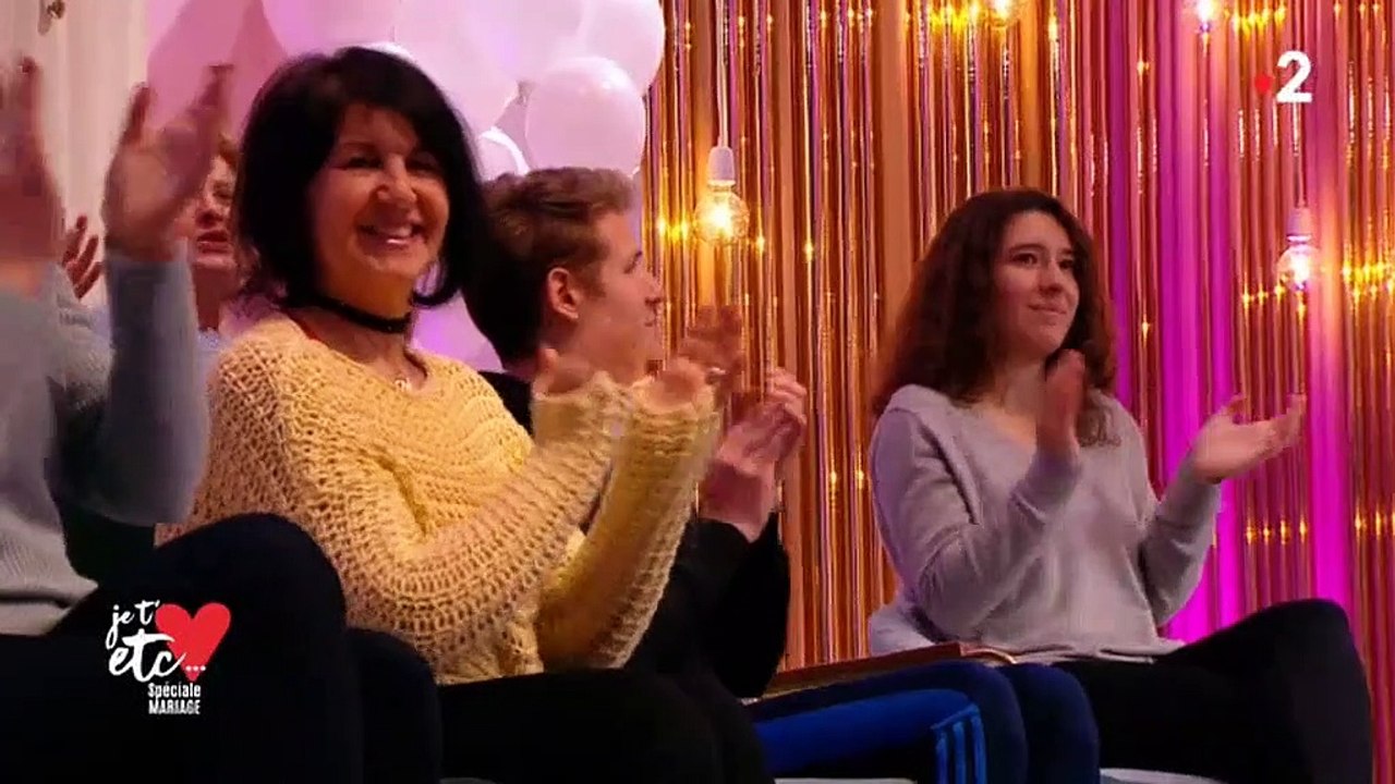 Pour une émission spéciale mariages, Daphné Burki s'habille... en robe de mariée !