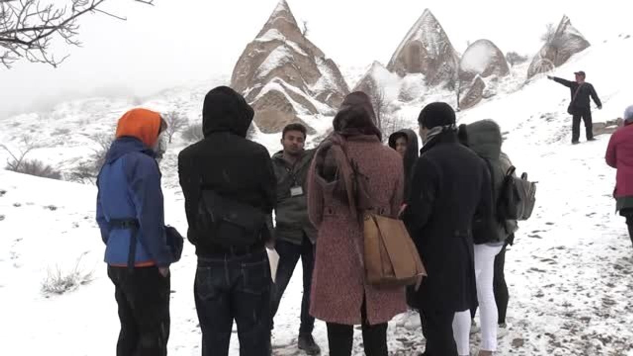 Baharda Yağan Kar Kapadokya'da Güzel Görüntüler Oluşturdu