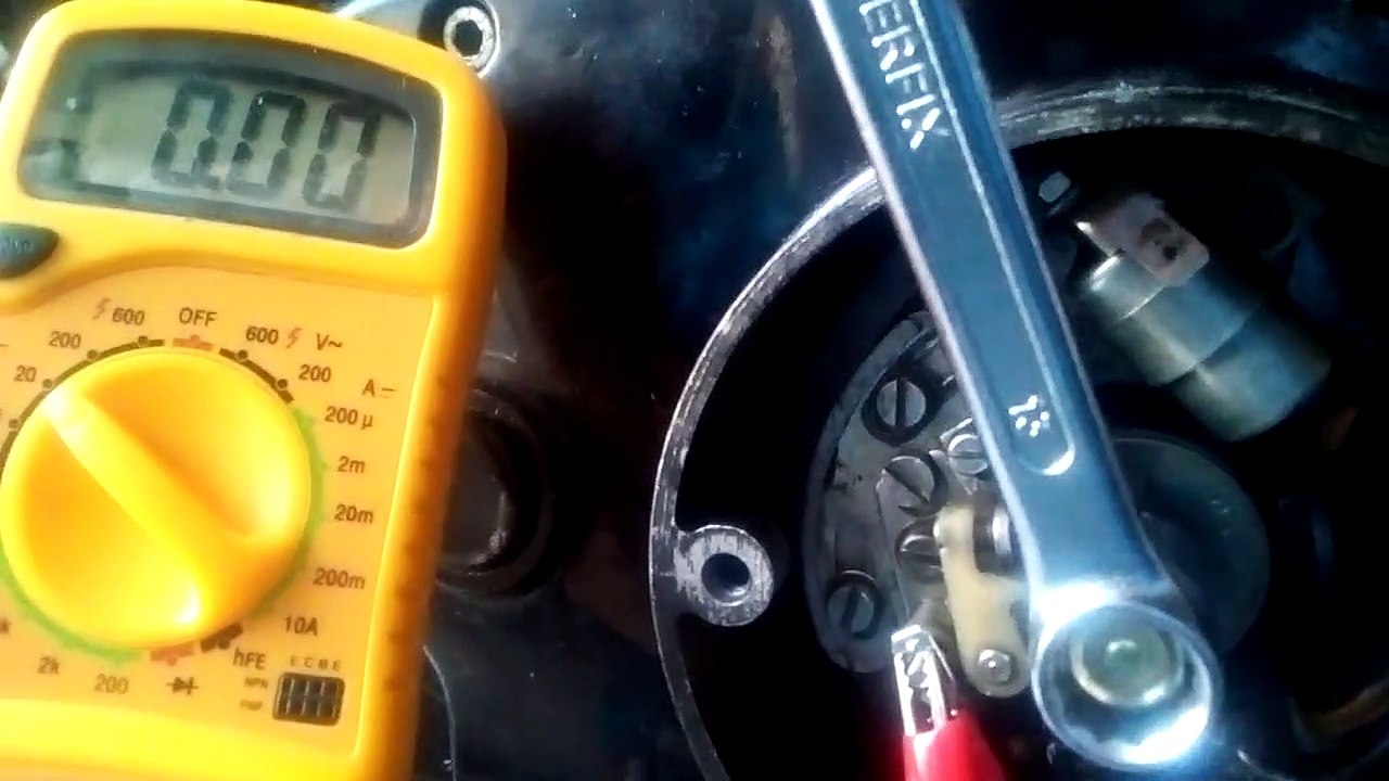 Calage de l'allumage sur MZ ETZ 125 : multimètre - rotor - rupteur