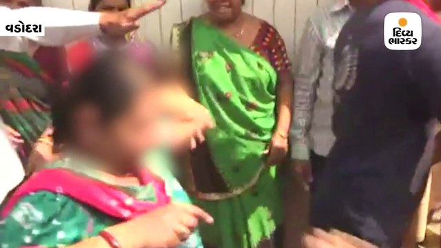 મકાનમાં આગ લાગતા માલિક સામે કૂટણખાનું ચલાવતો હોવાનો આક્ષેપ, સ્થાનિકોએ મહિલાને માર માર્યો