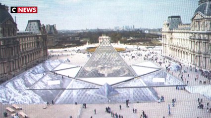 Louvre : JR fait surgir par anamorphose la Pyramide de ses fondements