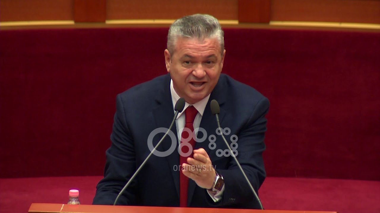 RTV Ora - Mazhoranca seancë nën rrethimin e pro...