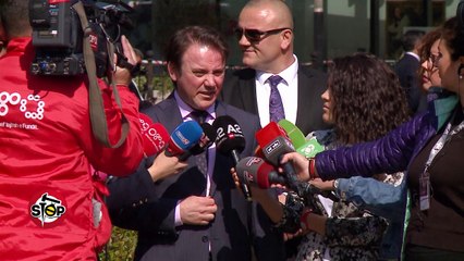 Stop-Betohen 3 deputetë të LSI, qëllohet me bojë Ralf Gjoni, protesta vijon.(21.03.2019)