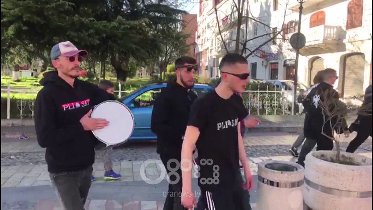 RTV Ora - Video/ Shqipëria sfidon Turqinë, "Plisat" pushtojnë Shkodrën