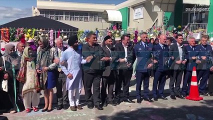 ZELANDA E RE PERKUJTOI ME DHEMBJE 50 VIKTIMAT E MASAKRES - News, Lajme - Kanali 7