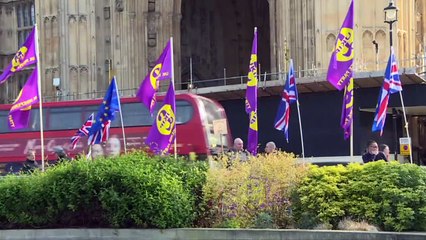 Deputados rejeitam acordo do Brexit pela 3ª vez