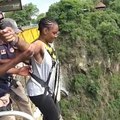 Voici la femme la plus courageuse d'Afrique, ce qu'elle fait va vous terrifier !