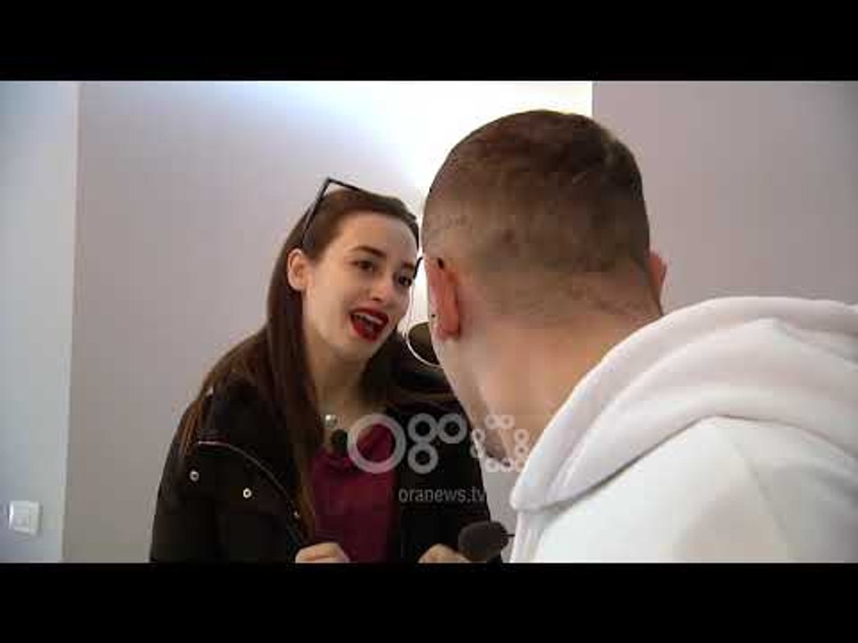 Mos i fol shoferit - Skeci- Në hotel me pamje nga ata të dy