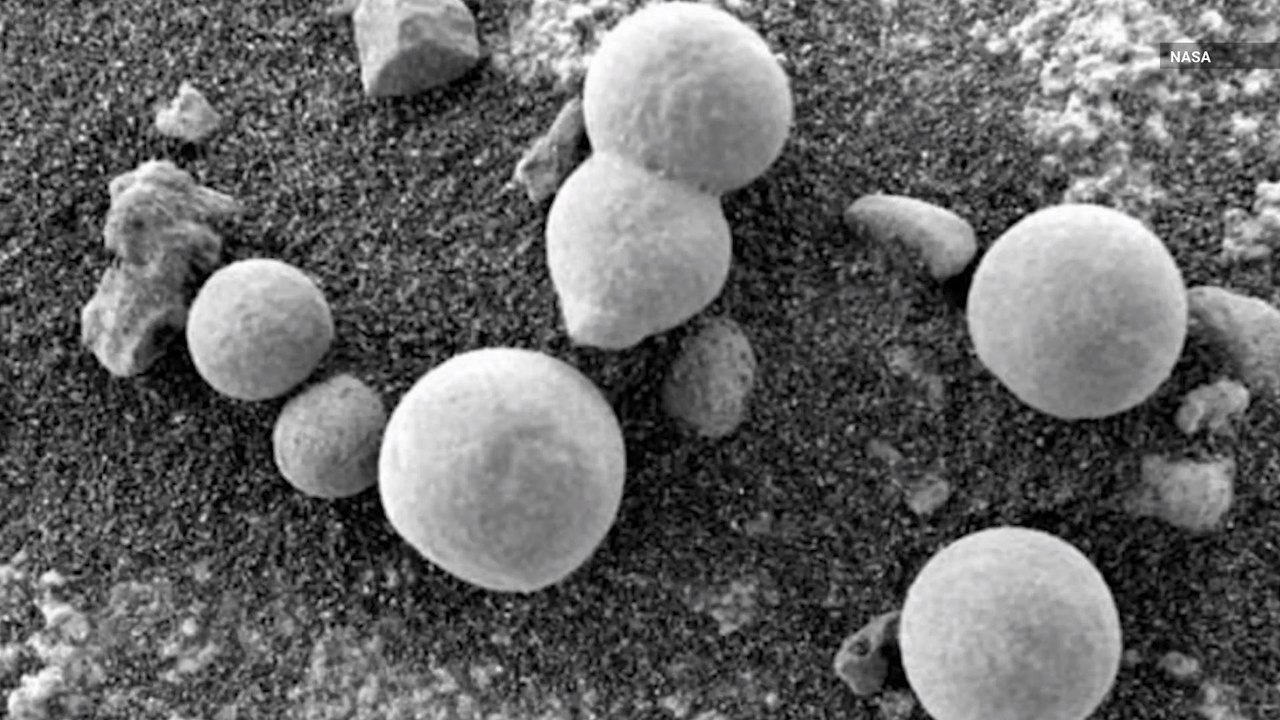 Here's the Story Behind Those Photos of 'Mushrooms' on Mars