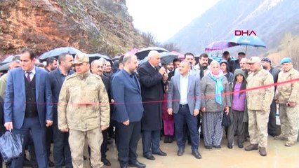 Tunceli Yolu Kısaltan Köprünün Açılışını Halayla Kutladılar