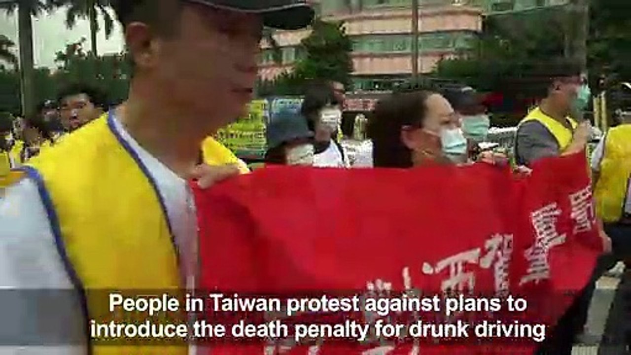 Taiwanese activists protest death penalty for d...