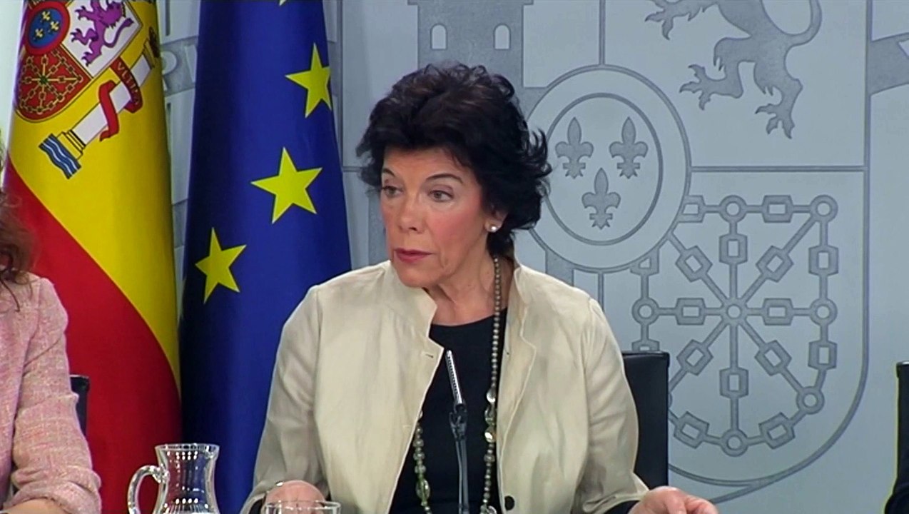 Ataque de risa de la ministra cuando habla de los cerdos vietnamitas