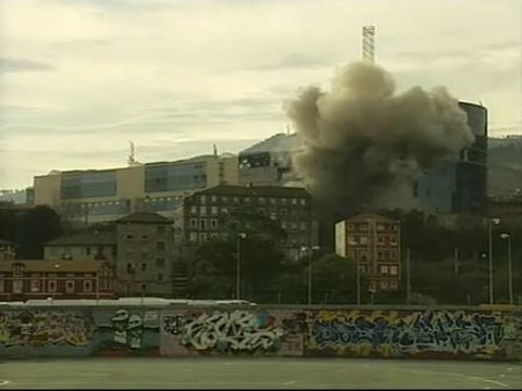 Estalla una furgoneta bomba en Bilbao