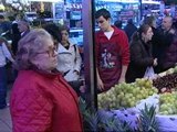 Los mercados se llenan de compradores con prisas