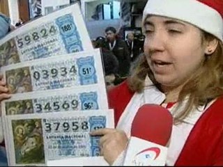 El salón del sorteo de Navidad, lleno de esperanza