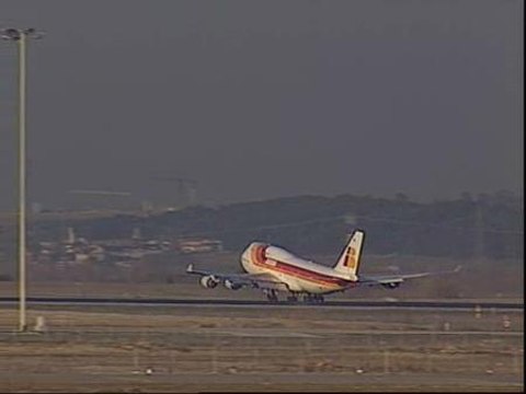 Iberia se reúne con los pilotos