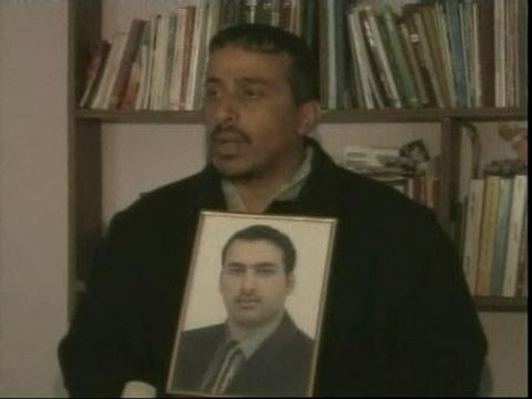 Cien abogados árabes están dispuestos a defender al periodista que arrojó sus zapatos a Bush