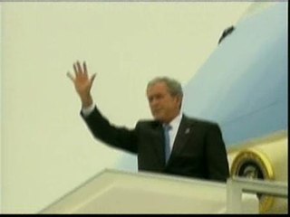 Bush llega a Perú para participar en la APEC