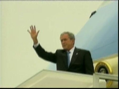 Bush llega a Perú para participar en la APEC