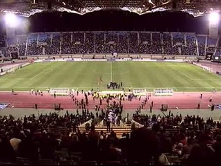 Zidane demuestra su clase en el partido contra la pobreza