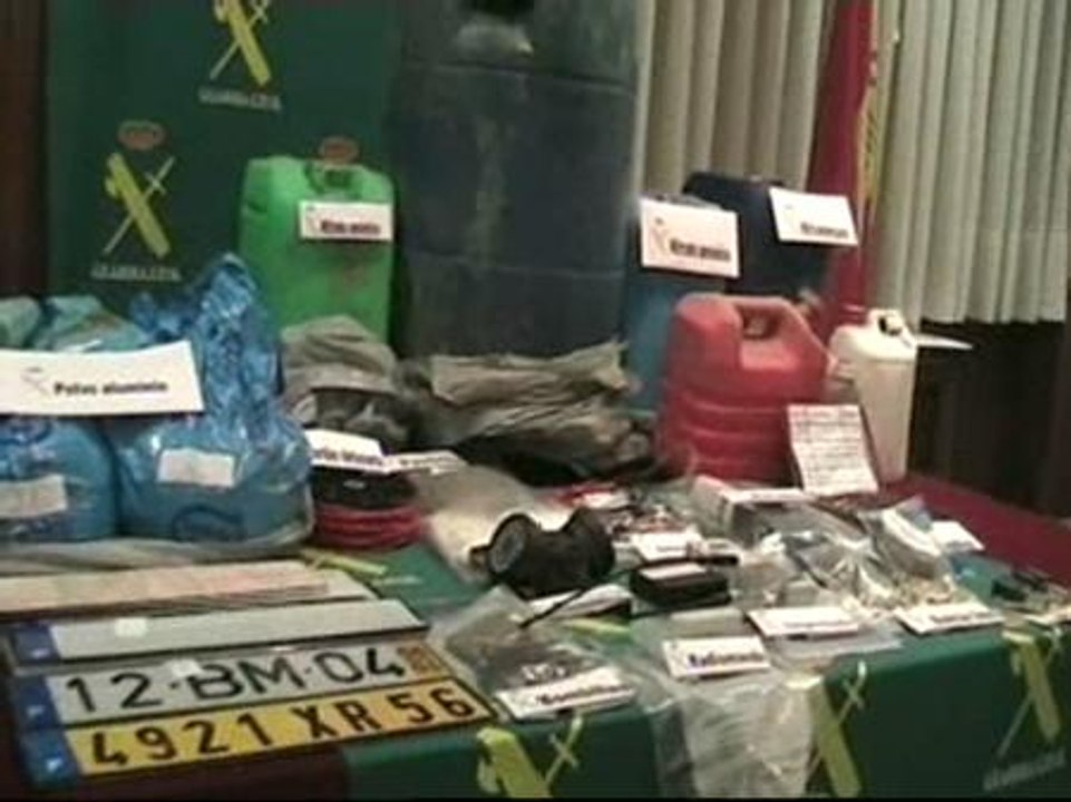 La Guardia Civil interviene explosivos y medicamentos en los zulos de ETA