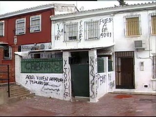 Pintadas en la casa de un pederasta