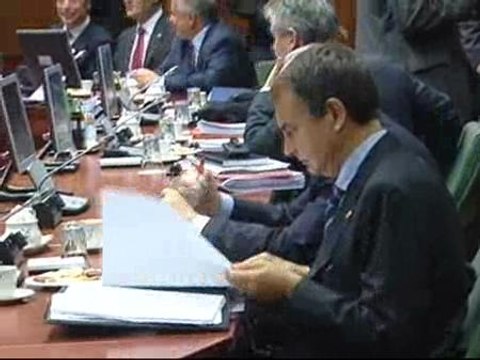 Los Gobiernos comunitarios insisten en aumentar el control a los bancos