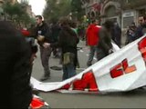 Los Mossos cargan contra una marcha antifascista
