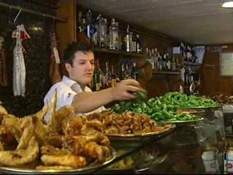 Un bar de Barcelona ofrece a sus clientes el menú del día a un euro para combatir la crisis