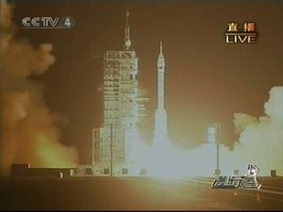 China efectúa su tercera misión tripulada al espacio