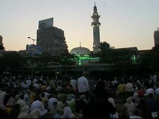 Miles de personas despiden el Ramadán en Egipto