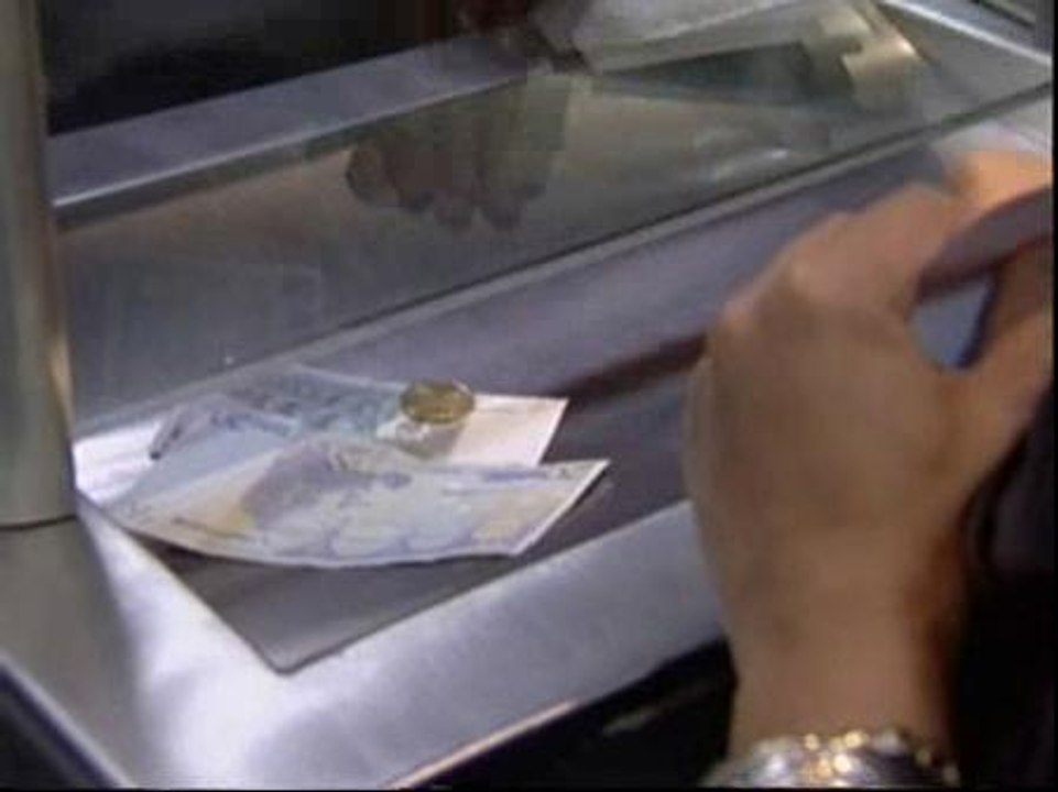 La Comisión Europea quiere aumentar las garantías para los clientes de los bancos