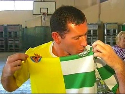 Miles de aficionados escoceses tiñen Villarreal de verdiblanco