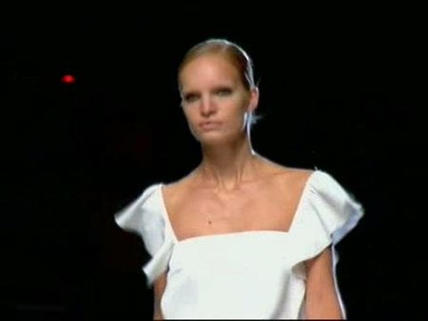 Lorena Rodríguez viste de blanco y negro a Cibeles