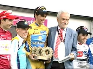 Contador gana la vuelta y entra en la leyenda