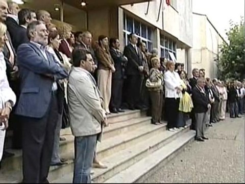 Unas 6.000 personas se concentran en Santoña para condenar el atentado de ETA