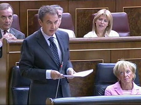 Zapatero exige a Rajoy que diga algo bueno del sector industrial de España