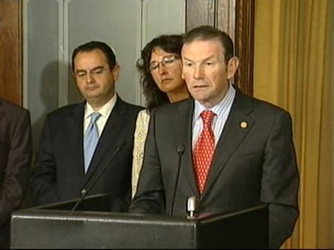 Ibarretxe insta a la sociedad vasca a adoptar cuantas medidas de defensa de su derecho a ser consultado correspondan