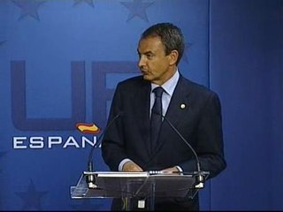 Zapatero responde a Ibarretxe: "El cauce, la instancia y el contenido son inadecuados"
