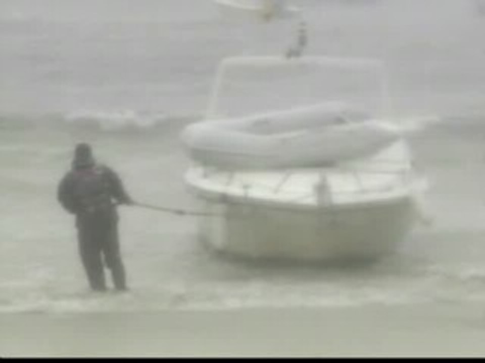 Un fuerte temporal azota las costas del norte causando numerosos destrozos