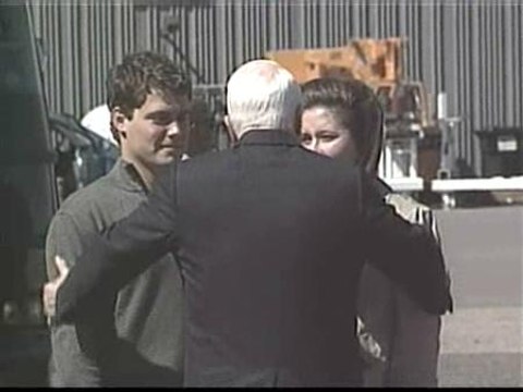 McCain saluda al futuro yerno de Sarah Palin