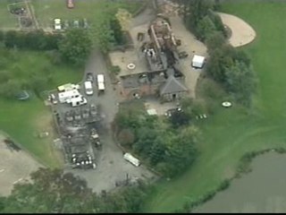 Hallan un tercer cadáver en la masión incenduada del millonario Christopher Foster