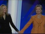 Hillary Clinton, ovacionada en Denver mientras pide el apoyo para Obama
